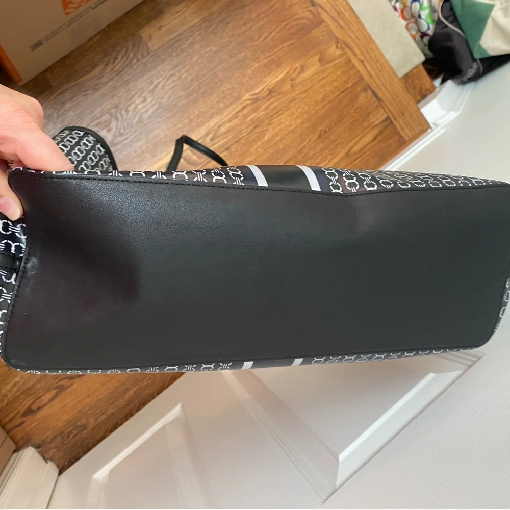 Gorgeous Iconic Tory Burch Black and White Gemini Tote Bag